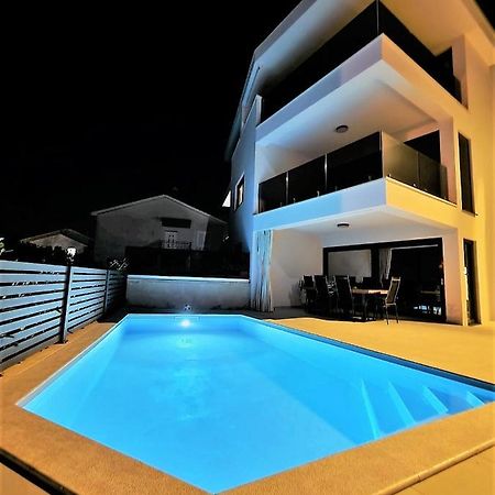 Luxury Apartment Marco Polo With A Private Swimming Pool With Salt Sea Water Punat Exterior foto