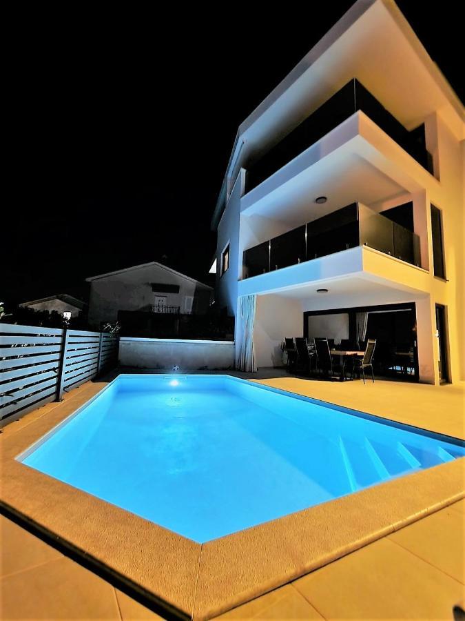 Luxury Apartment Marco Polo With A Private Swimming Pool With Salt Sea Water Punat Exterior foto